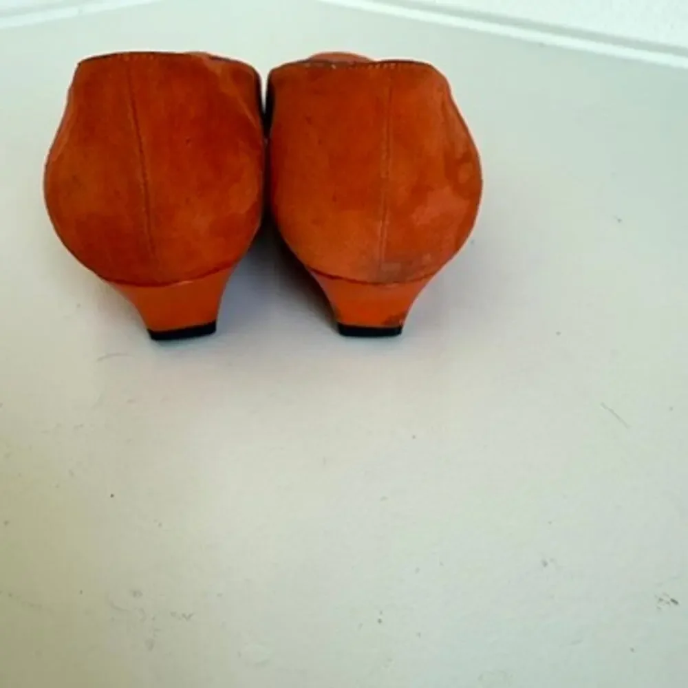 BRUNO MAGLI Suede Pumps Vibrant Orange Low Heel Made in Italy Vintage 7B Classic